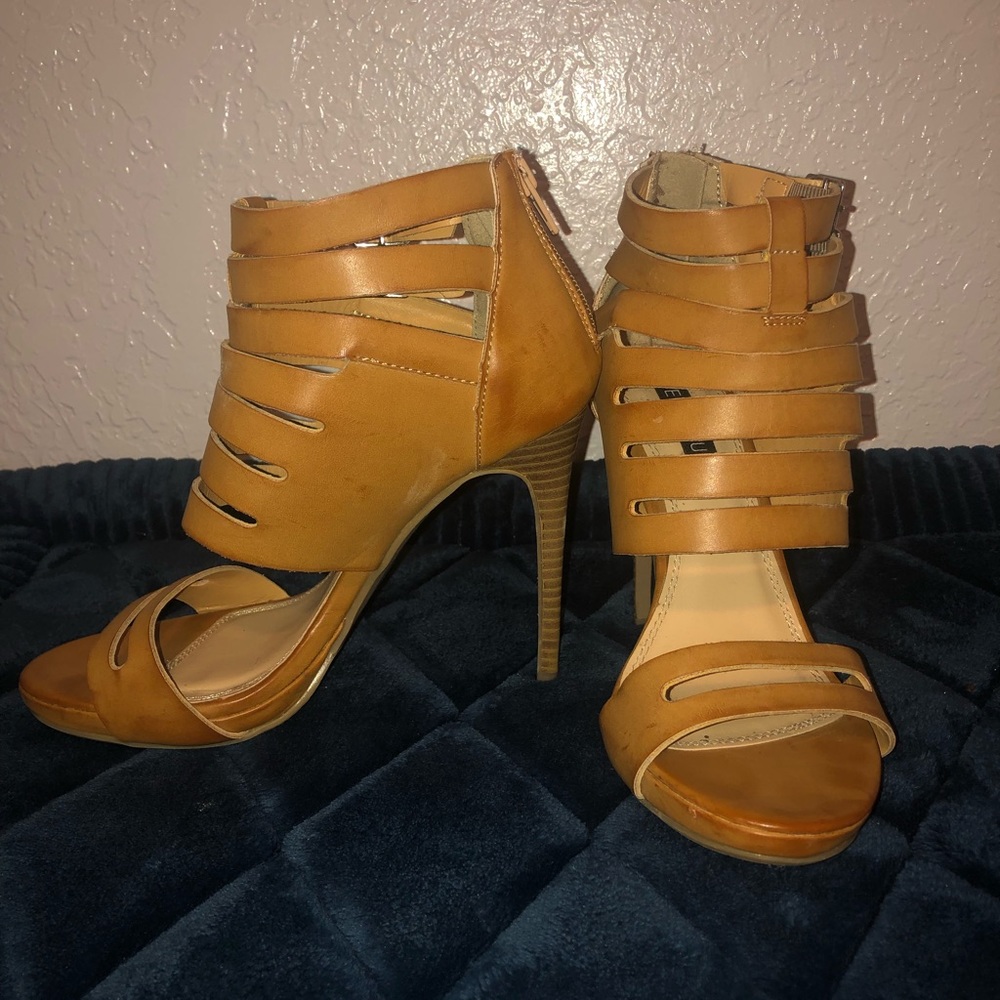 worn once - Picture 2 of 3